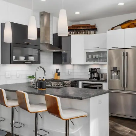 Two Adjacent Homes In 12 South And Belmont Area Sleeps 20 People